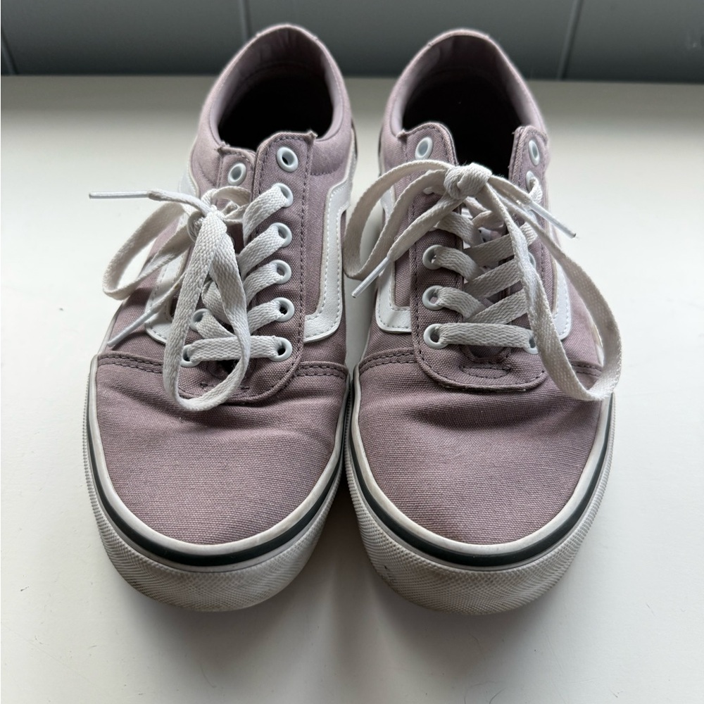 Used Lavendae/Purple Vans Women’s size 9